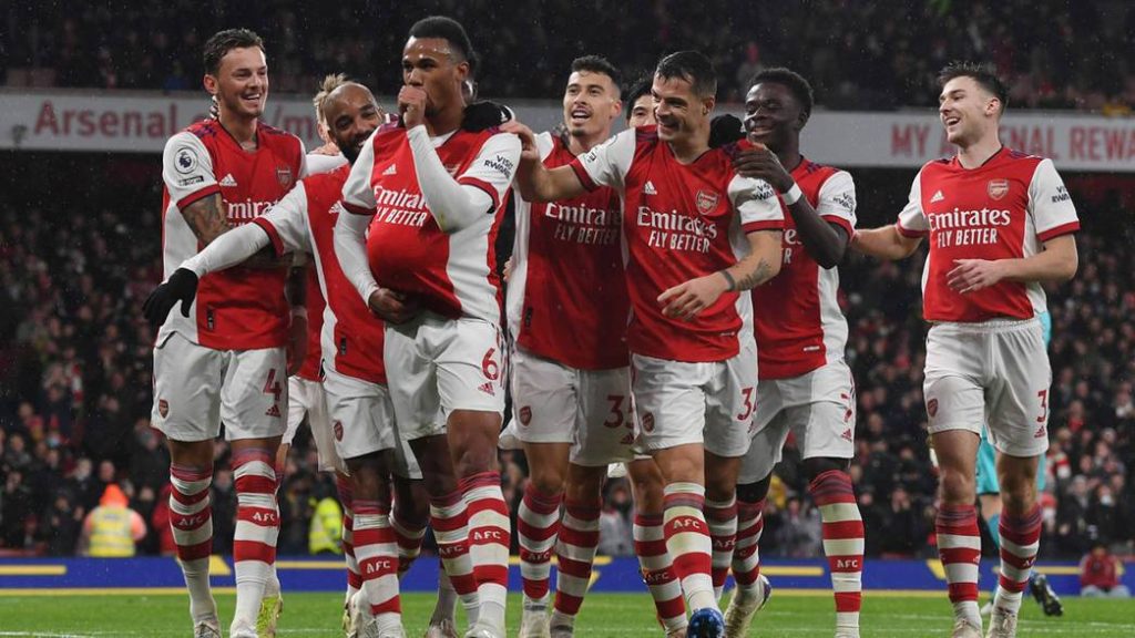 Arsenal cần 3 điểm để duy trì khoảng cách nhất bảng