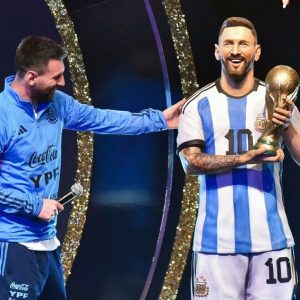 Tác phẩm điêu khắc mang tên nhà vô địch World Cup 2022.