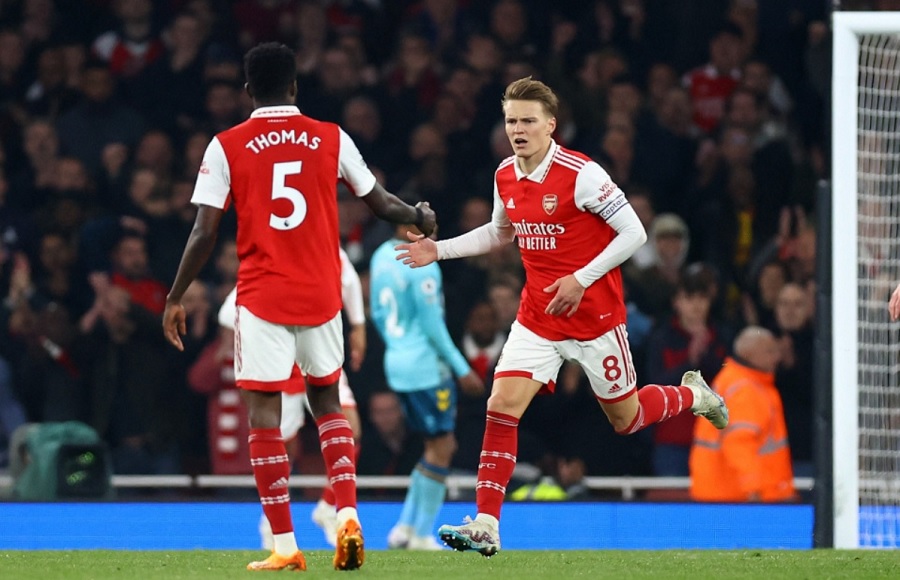 Arsenal gỡ hòa southampton ở những phút cuối giờ thi đấu