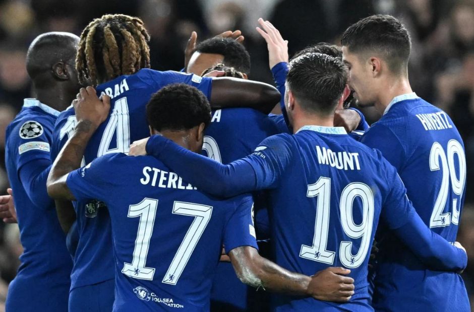 Các cầu thủ Chelsea cùng nhau ăn mừng bàn thắng 