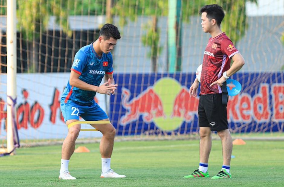 Tiến Linh vẫn cố gắng tập luyện những bài tập nhẹ để có thể kịp phục hồi chấn thương