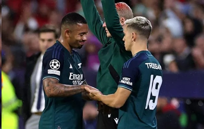Gabriel Jesus dính chấn thương gân khoeo sau khi ghi bàn trong trận đấu của Arsenal với Sevilla (Ảnh: Kubet)