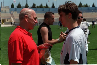 Bobby Charlton là giám đốc và đại sứ tại United sau khi nghỉ hưu (ảnh Kubet)