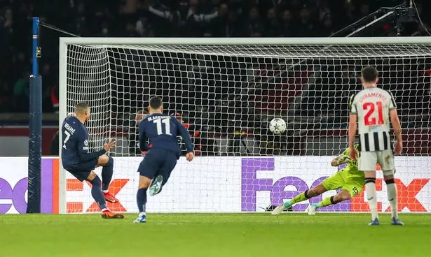 Kylian Mbappé không mắc sai lầm nào với quả phạt đền muộn (Ảnh Kubet)