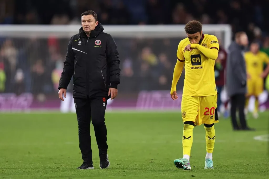 Paul Heckingbottom có nguy cơ bị sa thải sau trận thua 0-5 của Sheffield United trước Burnley (Ảnh Kubet)