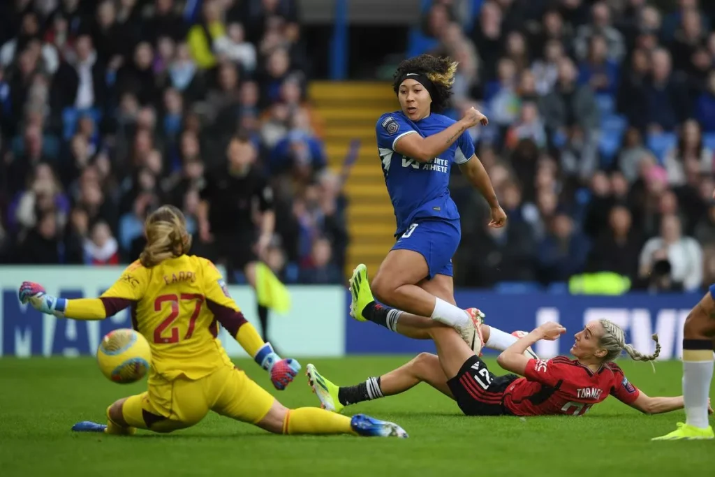 Lauren James ghi bàn thắng đầu tiên cho Chelsea trong trận đấu ( Hình ảnh: Kubet)