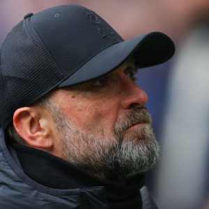 Huấn luyện viên Liverpool, Jurgen Klopp chọn phe của mình khi bước vào cuộc tranh luận về "công việc chai lọ" của Chelsea-Kubet